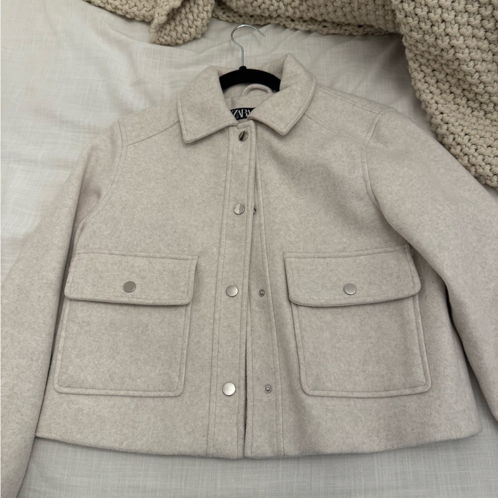 Zara Cream Utility Jacket with Textured Fabric and Classic Collar